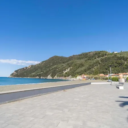 Apartamento 105 - La Casa Di Jacopo, Fronte E Vista Mare In Centro A Riva Trigoso, 20 Metri Dalla Spiaggia *
